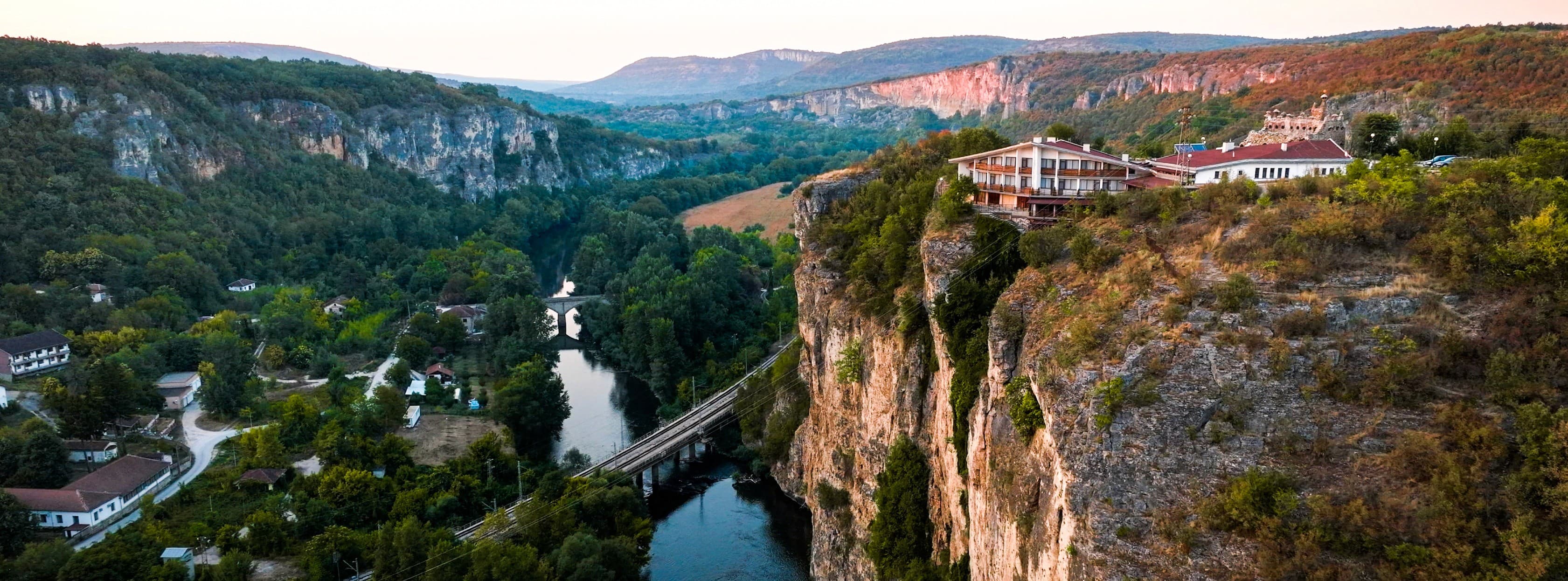 Karlukovo Cliff Adventure Retreat — снимка 1