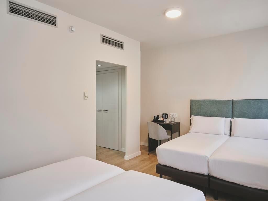 Barcelona Uptown Hotel — снимка 3