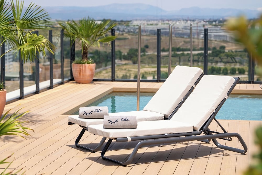 Modern Retreat · Madrid Valdebebas — photo 1