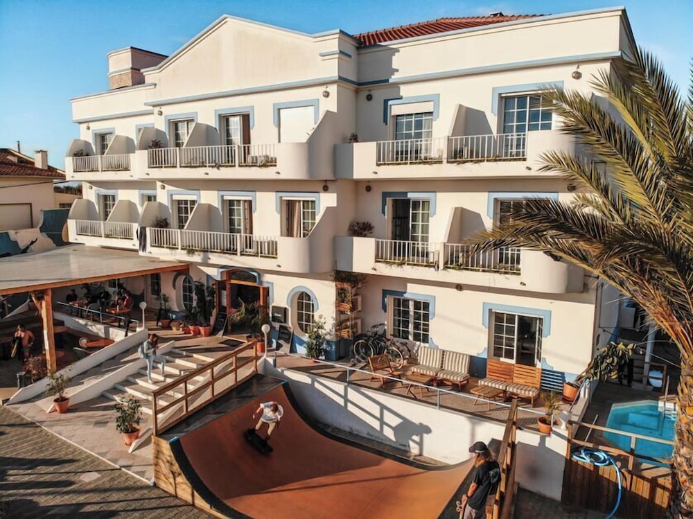Surf Retreat · Peniche — снимка 1