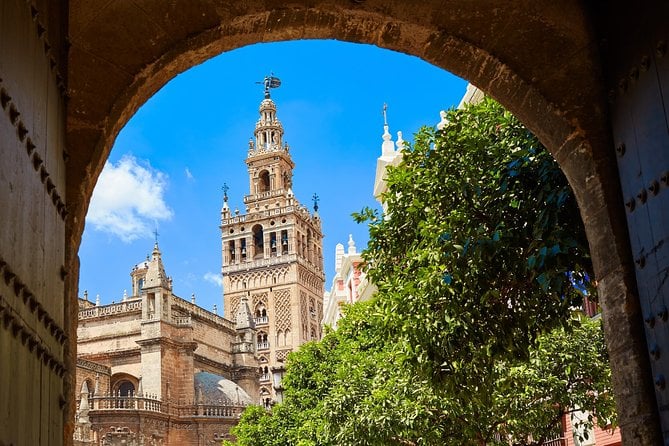 Seville Team Adventure: Alcázar, Cathedral & Giralda Exploration — снимка 2