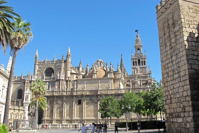 Seville Team Adventure: Explore Alcazar and Cathedral with Priority Access — снимка 3