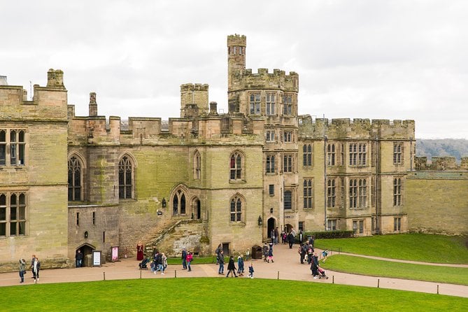 Oxford, Stratford-upon-Avon, Cotswolds & Warwick Castle Day Trip — снимка 1
