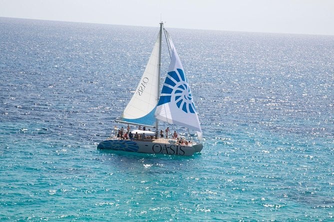 Sailing Adventure: Team Bonding with Welcome Drinks and Tapas for 10-12 People — photo 1