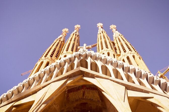 Barcelona: Sagrada Familia Team Adventure & Guided Exploration — photo 1