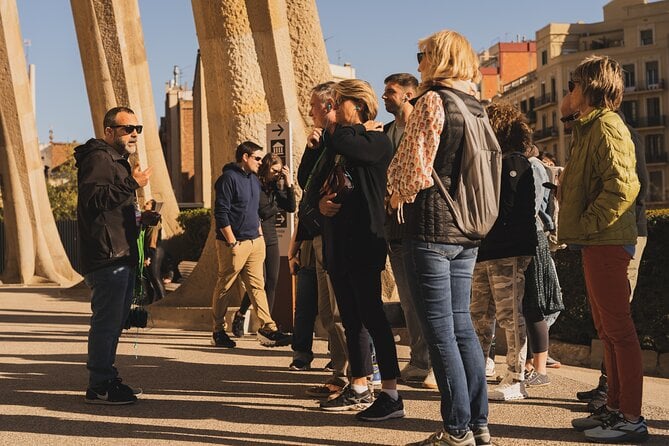 Barcelona: Sagrada Familia Team Adventure & Guided Exploration — photo 2
