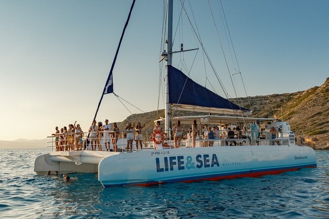 Sailing Adventure: Team Bonding with Welcome Drinks and Tapas for 10-12 People — photo 3