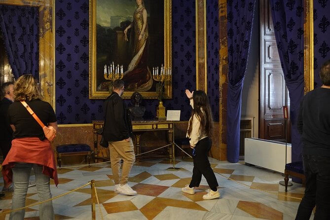 Madrid: Team Adventure at the Royal Palace with Fast-Track Access — снимка 5